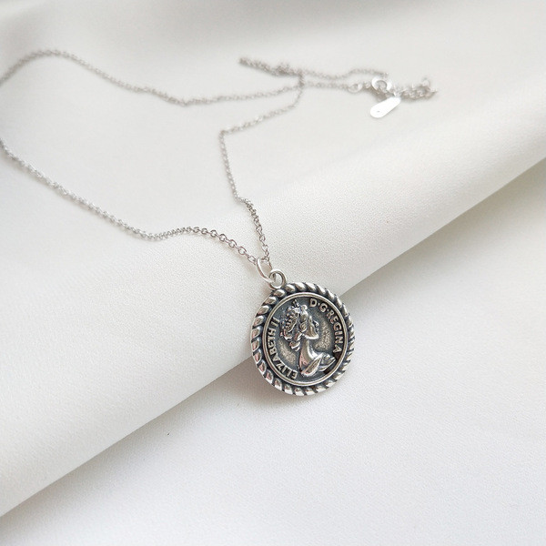 A31383 925 sterling silver vintage white coin pendant necklace