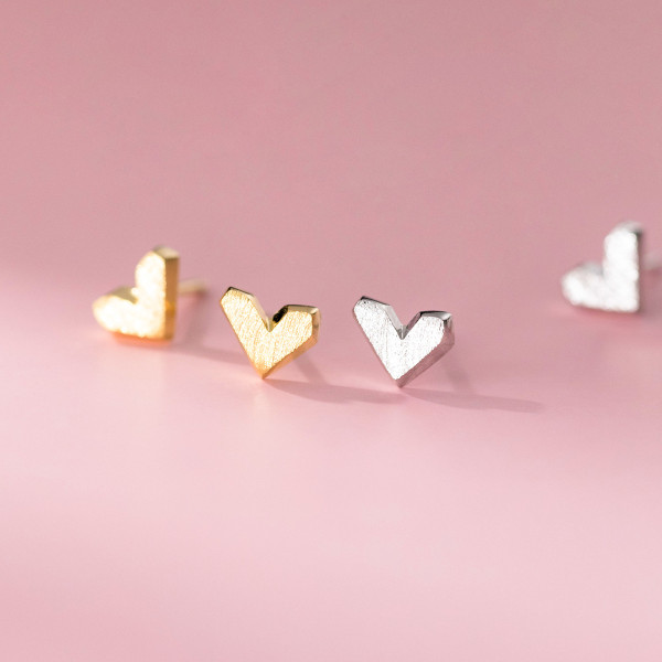 A45983 s925 sterling silver trendy sweet matte finish heart stud earrings