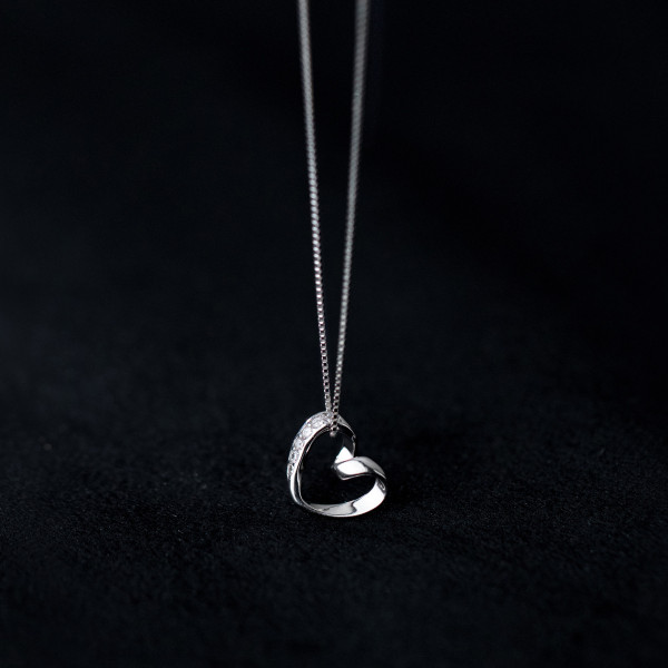 A45333 s925 silver simple rhinestone hollowed heart heartshape sweet trendy necklace