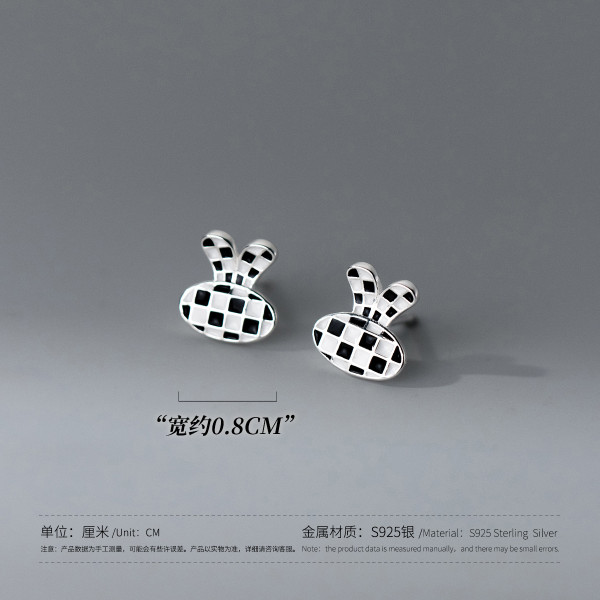 A38077 s925 sterling silver rabbit stud black white grid earrings