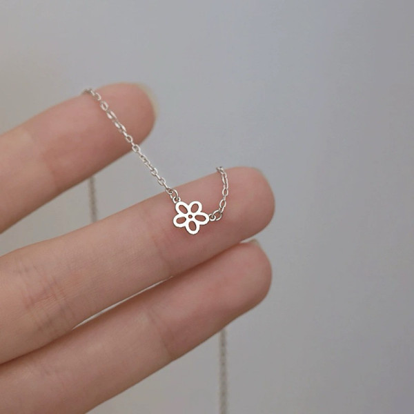 A42770 s925 silver simple hollowed flower necklace