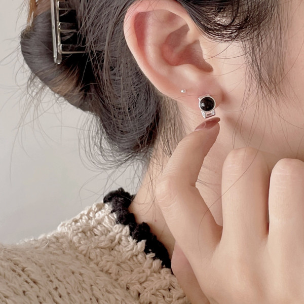 A39906 sterling silver black agate stud earrings simple fashion elegant earrings