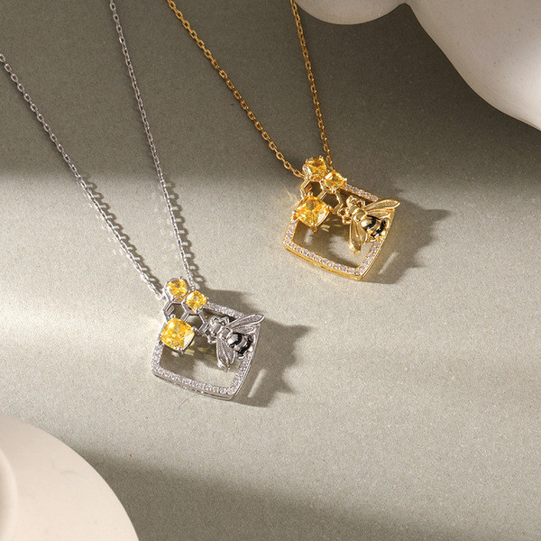 A32973 s925 sterling silver small bee necklace