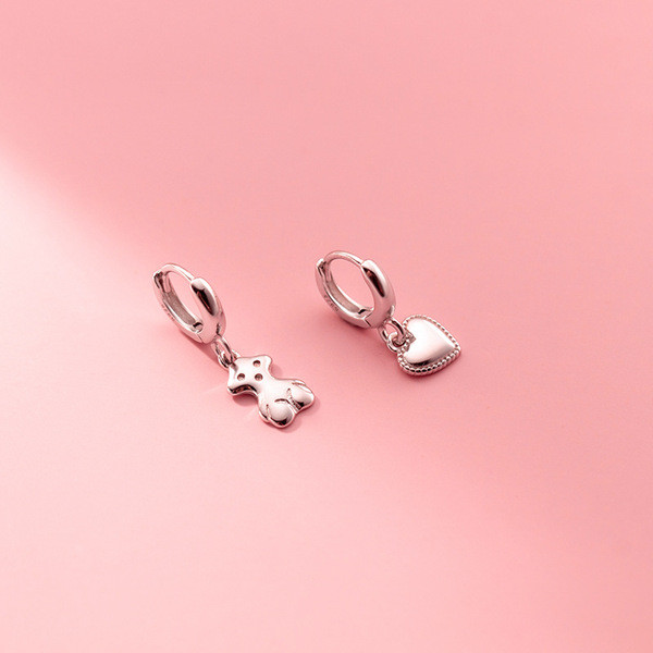 A33291 s925 sterling silver sweet trendy asymmetric heart bear earrings