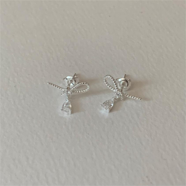A42674 sterling silver cubic zirconia stud simple elegant earrings
