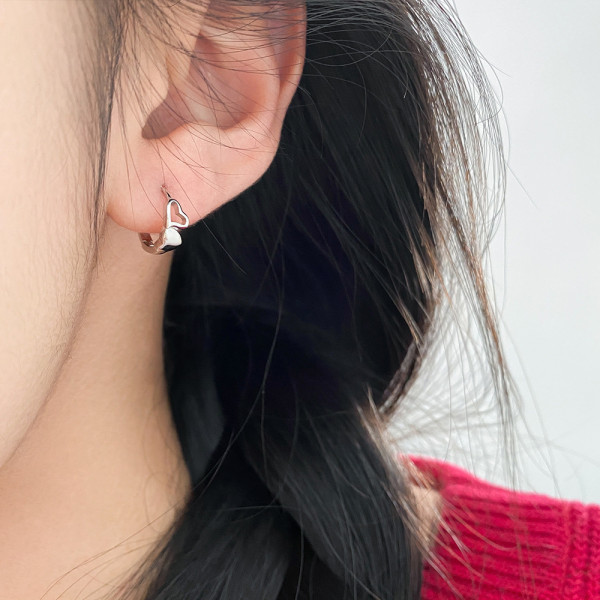 A45311 s925 sterling silver trendy sweet hollowed heart stud earrings
