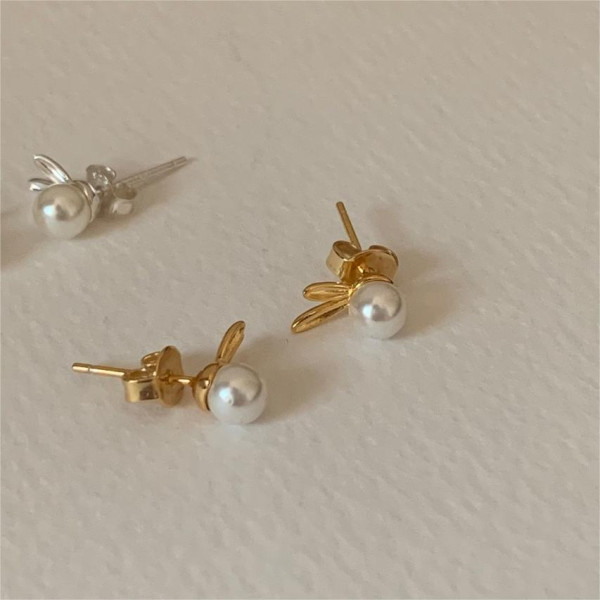 A42653 sterling silver rabbit pearl stud earrings simple elegant earrings