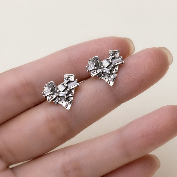 A39332 sterling silver stud heart heartshape vintage earrings
