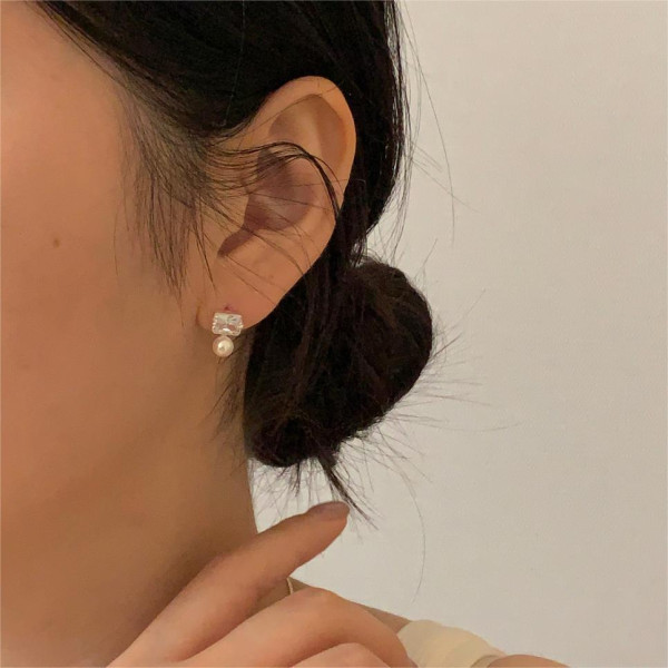 A39997 sterling silver square rhinestone pearl stud simple elegant earrings