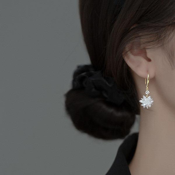 A34867 s925 sterling silver simple trendy rhinestone white flower sweet earrings