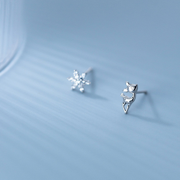 A31768 s925 sterling silver snowflake deer asymmetric simple earrings