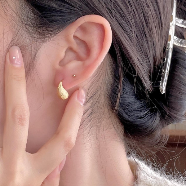 A46042 sterling silver stud simple elegant earrings