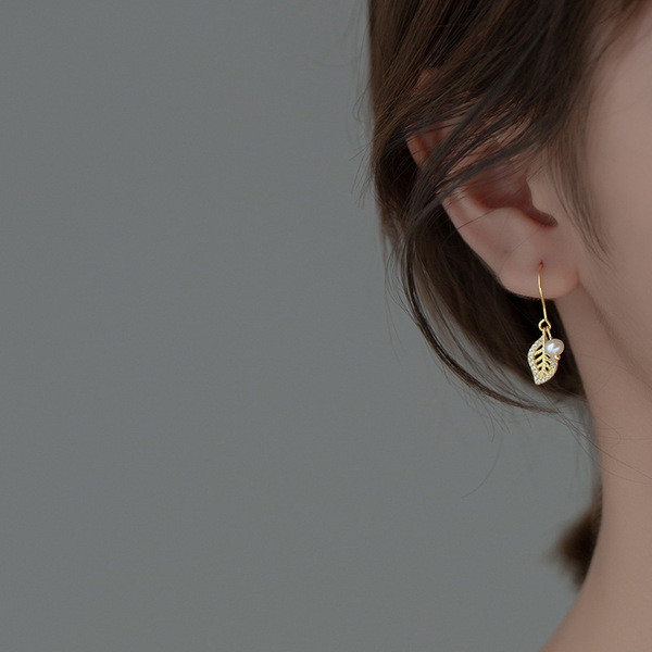 A33140 s925 sterling silver gold rhinestone leaf earrings