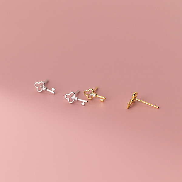 A33897 s925 sterling silver hollowed simple rhinestone key earrings