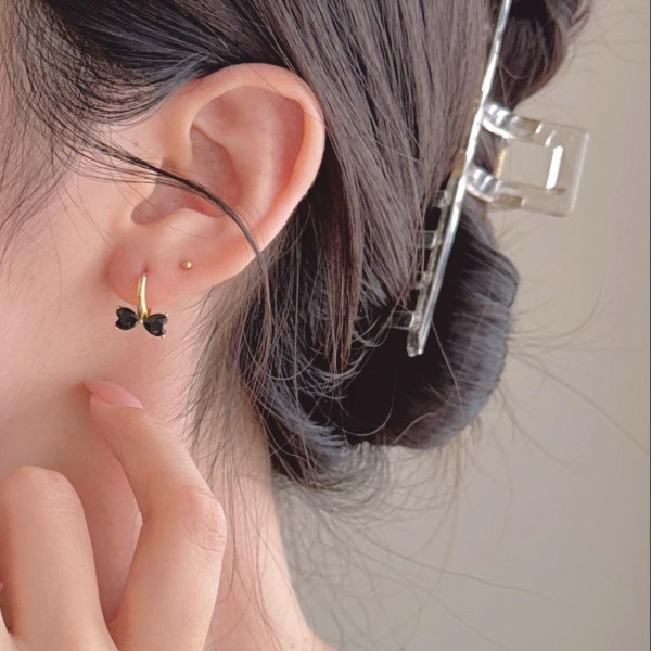 A46384 sterling silver black heart stud simple elegant earrings