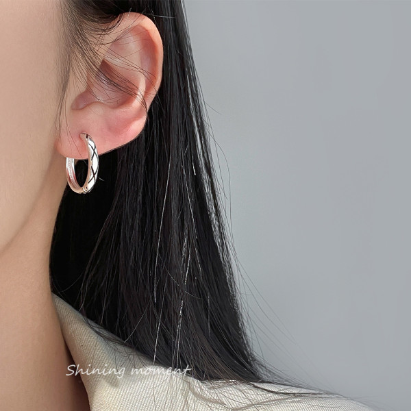 A46135 s925 sterling silver dainty simple black bar ear buckle