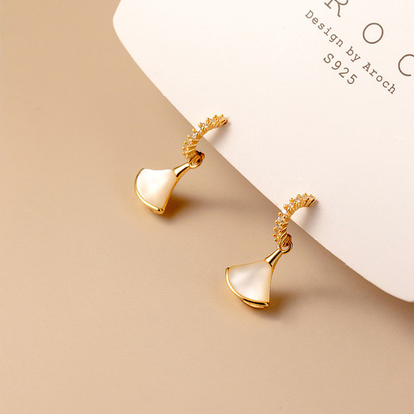 A32258 s925 sterling silver trendy geometric shell fanshape earrings