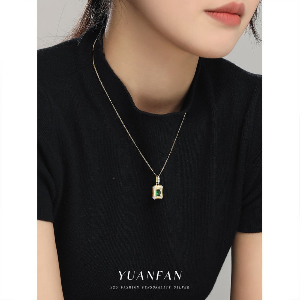 A42549 s925 silver vintage square design green cubic zirconia necklace