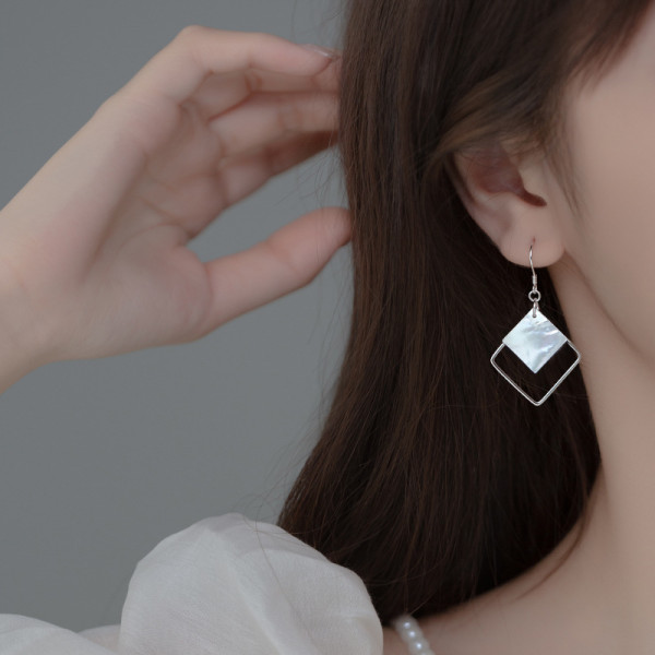 A35559 s925 sterling silver shell earrings