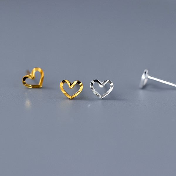 A44401 s925 sterling silver simple hollowed heart stud earrings