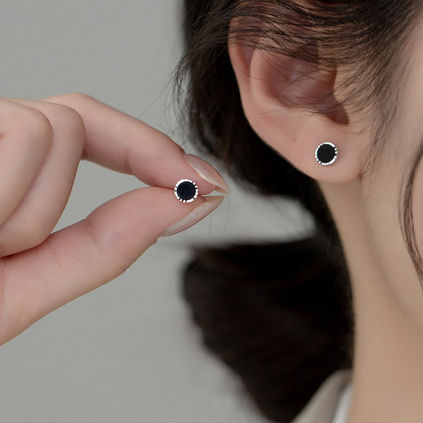 A40600 s925 silver fashion cute black circle stud simple unique geometric earrings