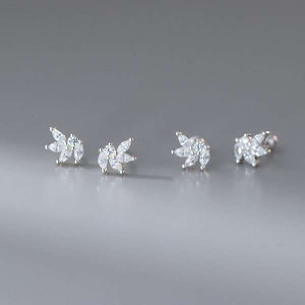 A45098 s925 sterling silver sweet rhinestone leaf stud earrings
