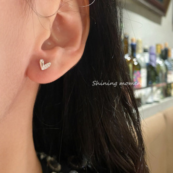 A46063 s925 sterling silver sweet symmetric rhinestone heart stud earrings