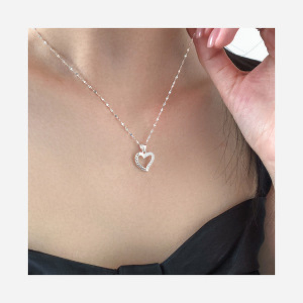 A46369 s925 silver sweet rhinestone hollowed heart lip necklace
