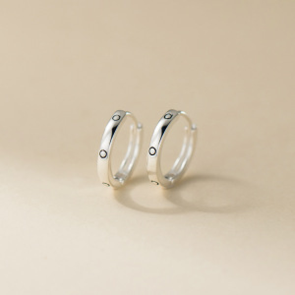 A46277 s925 sterling silver simple black circle ear buckle