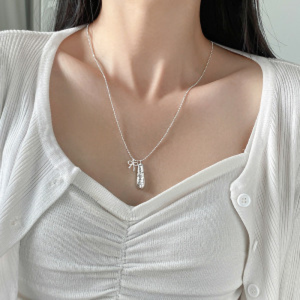 A46317 s925 silver dainty butterfly letter initial necklace