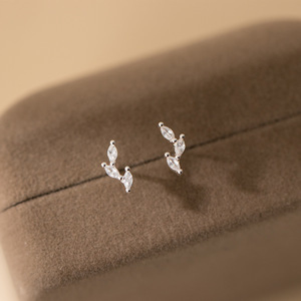 A45068 s925 sterling silver sweet rhinestone leaf stud earrings