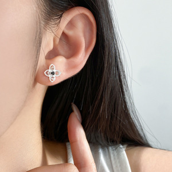 A45810 s925 sterling silver sweet symmetric hollowed flower stud earrings