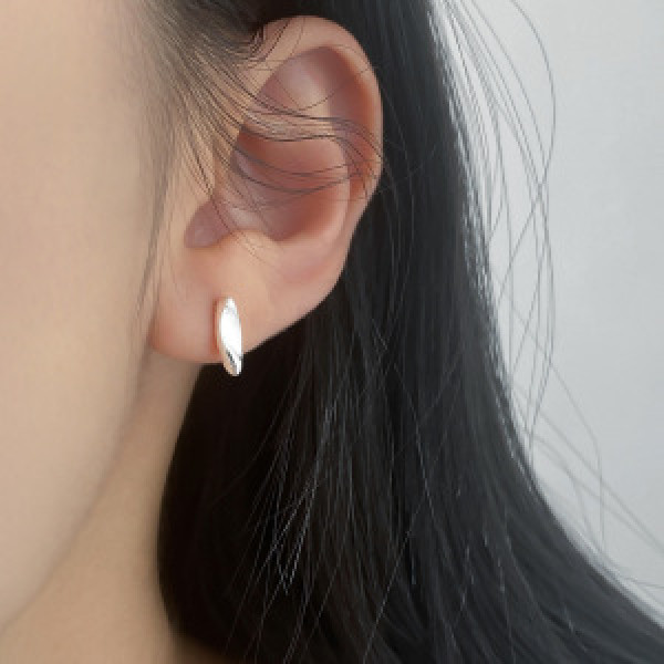 A46275 s925 sterling silver simple geometric oval leaf stud earrings