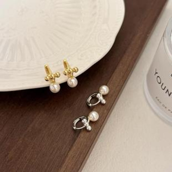 A43223 sterling silver pearl stud earrings simple elegant earrings
