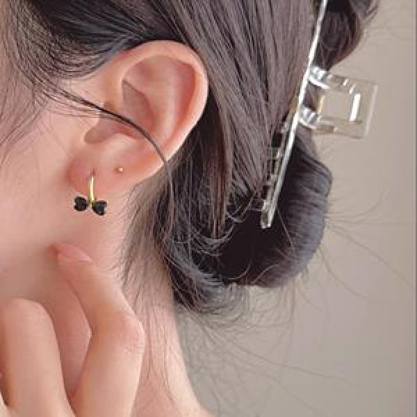 A46384 sterling silver black heart stud simple elegant earrings