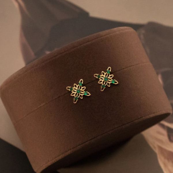 A43258 s925 sterling silver rhombic green rhinestone hollowed earrings