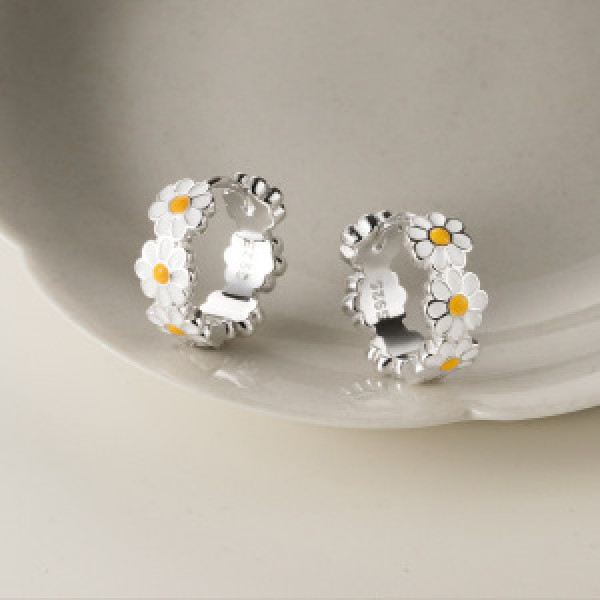 A43966 s925 sterling silver white daisy sweet trendy flower hoop earrings