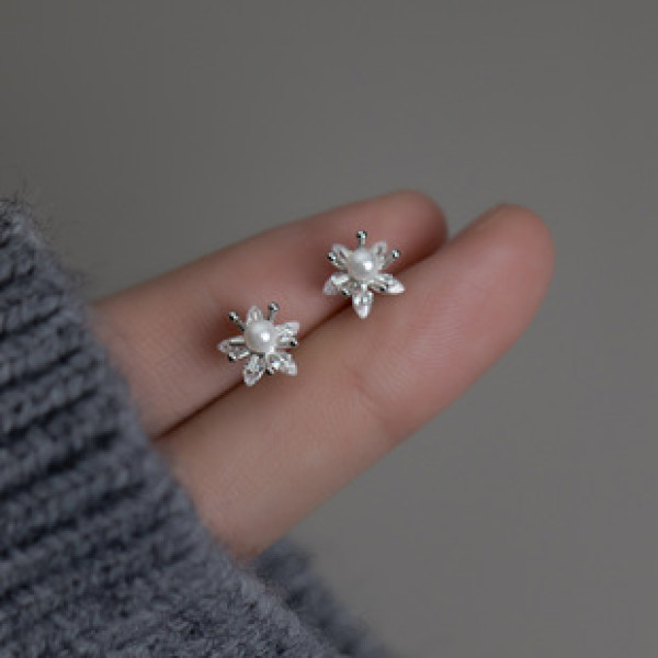 A37307 s925 silver trendy elegant flower stud sweet artificial pearl earrings